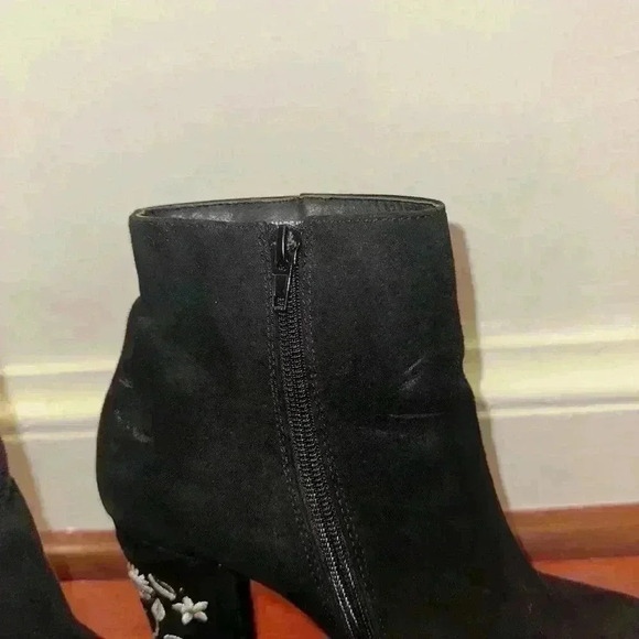 Black suede embroidered ankle booties, EU 40, US 9, French retailer - Picture 7 of 7
